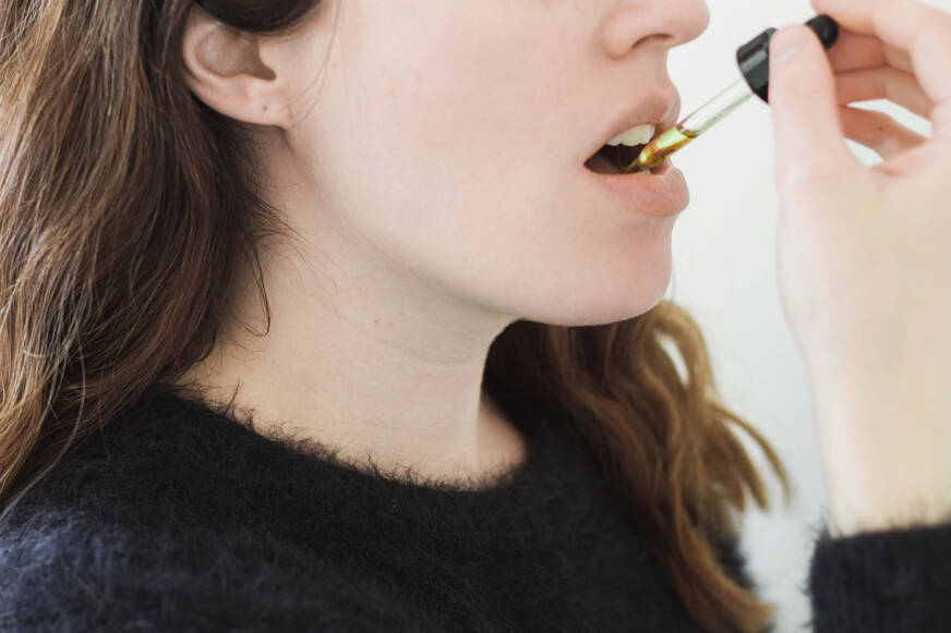 huile de cbd pipette